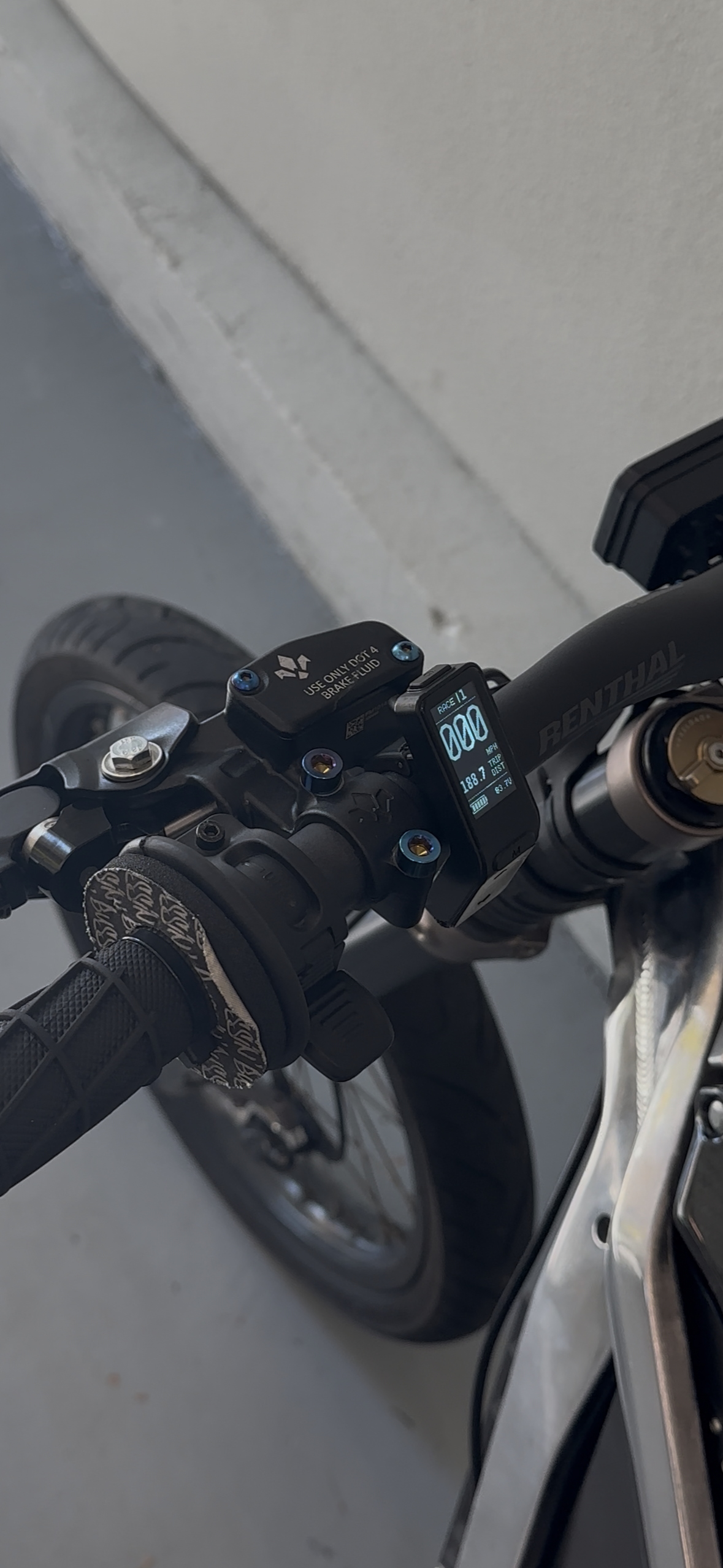 Formula Emoto Reservoir Bolts