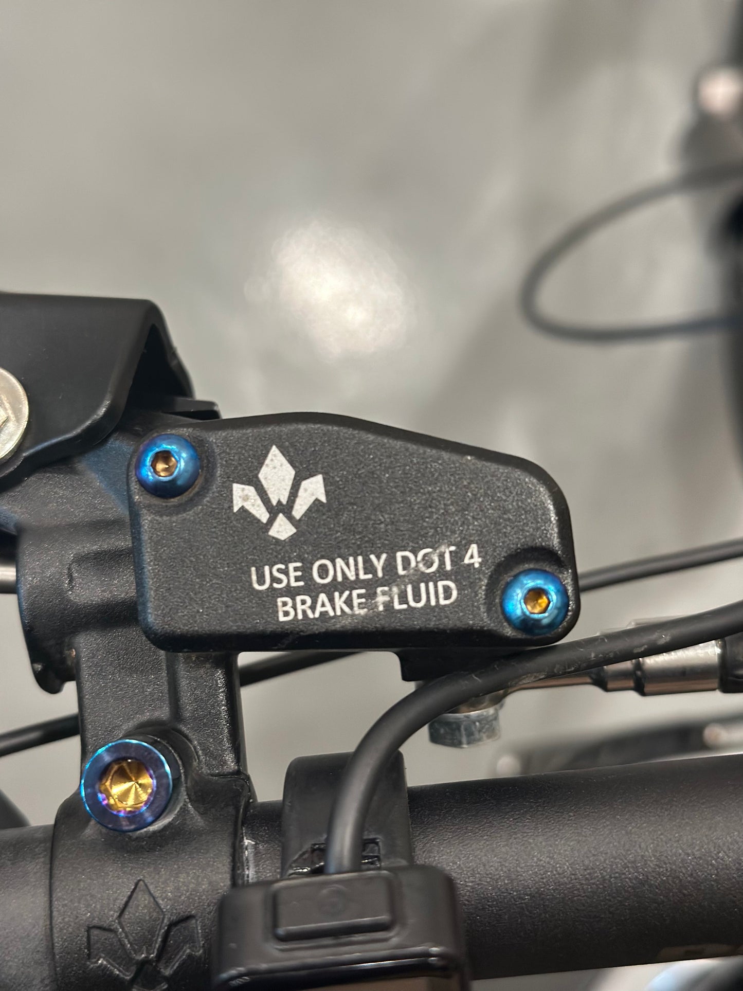 Formula Emoto Reservoir Bolts